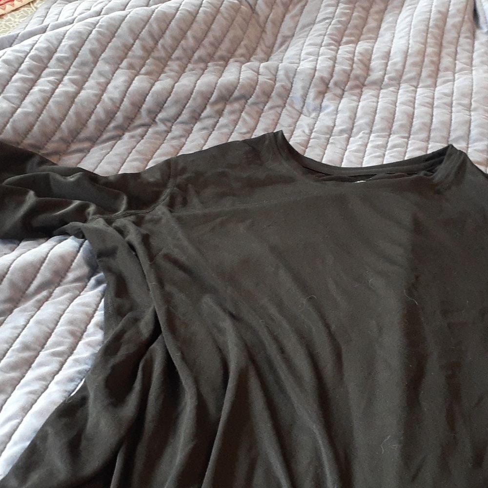 Long sleeved athletic shirt